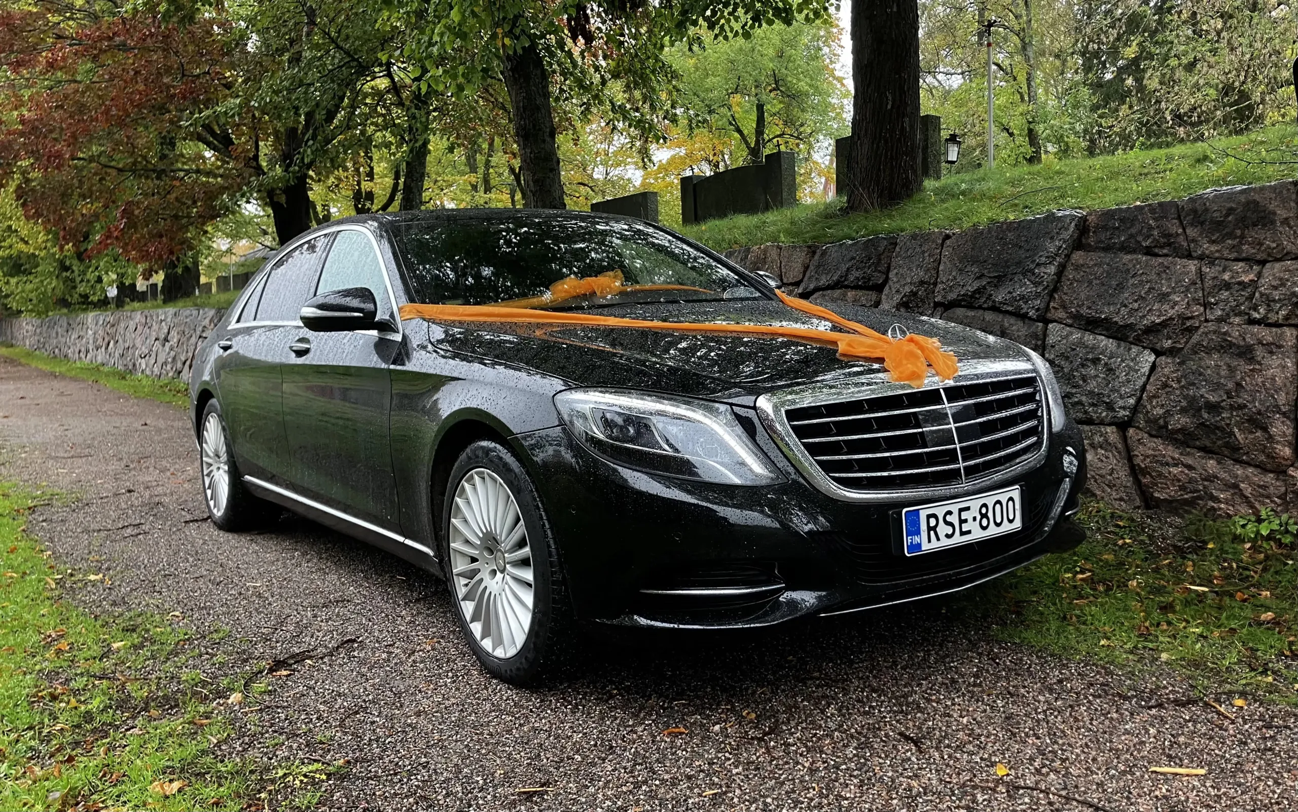 Mercedes-Benz S-sarja hääkoristein
